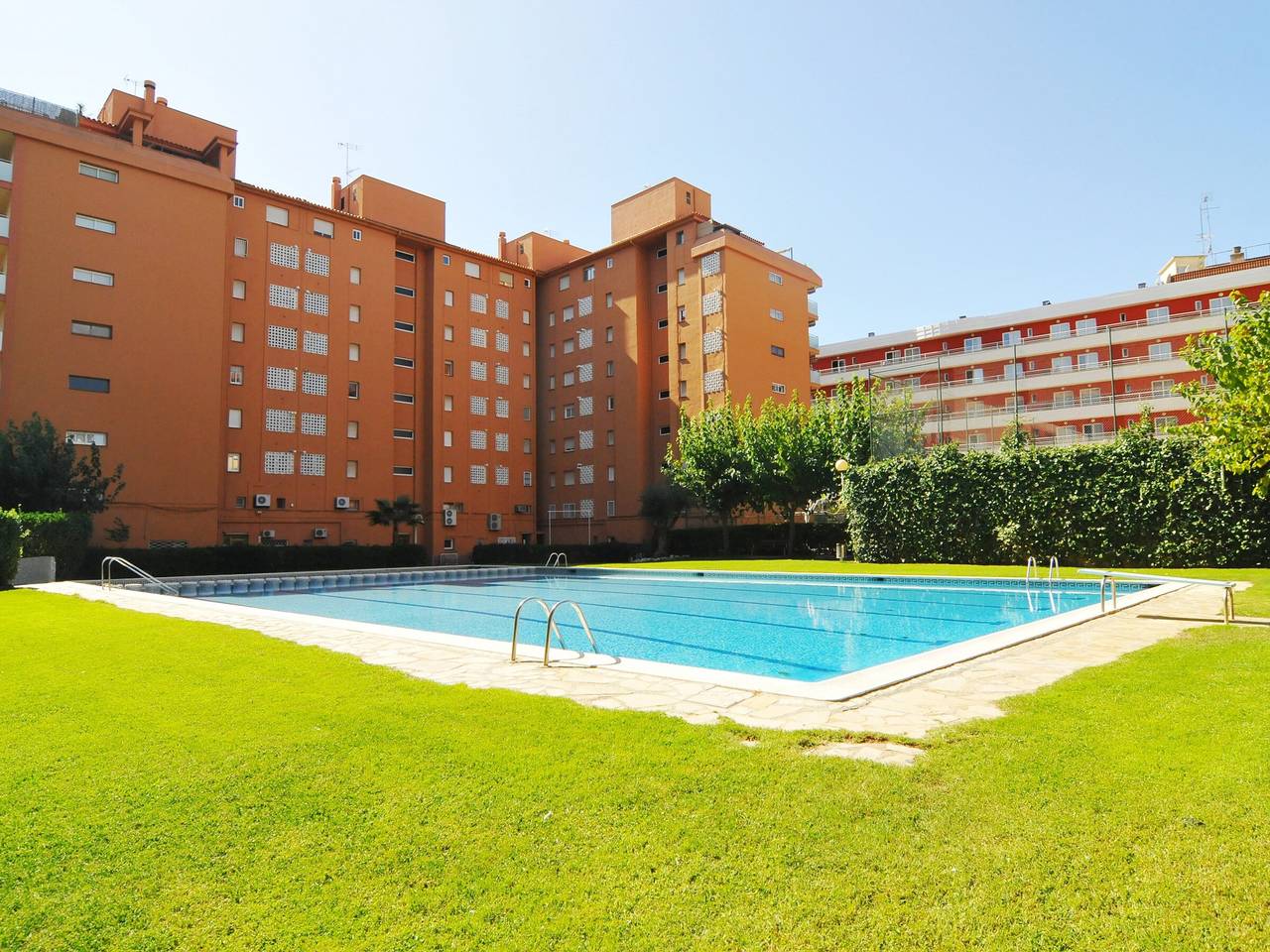 Entire apartment, Charming Apartment 20m from Beach with Pool and Tennis in Santa Susanna, Costa del Maresme