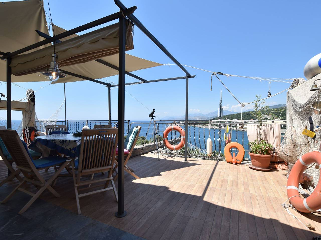 Appartement entier, Gemütliche Wohnung mit Meerblick vom Balkon aus in Utjeha-Bušat, Monténégro