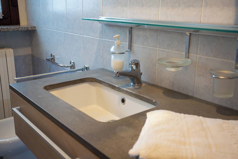 Appartement entier, 2 bedroom apartment in piedmont in Chieri, Province de Turin
