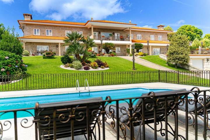 Location de vacances pour 2 personnes, avec jacuzzi ainsi que jardin et piscine dans Paços de Ferreira - 3