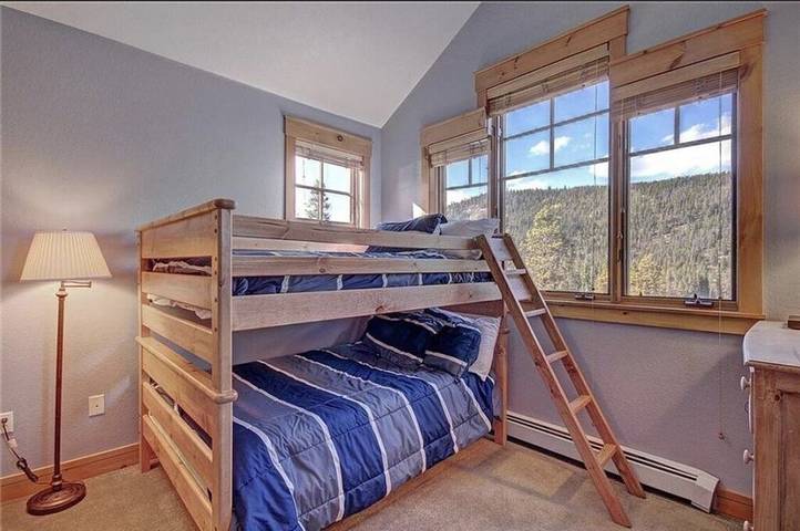 Vacation house for 6 people, with pool and hot tub as well as terrace in Keystone