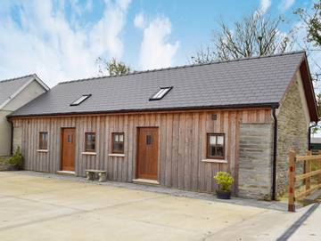 Log Cabin for 2 People in Pembrokeshire, South-Wales, Photo 1