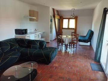 Gîte pour 4 personnes, avec jardin et terrasse à Mathaux