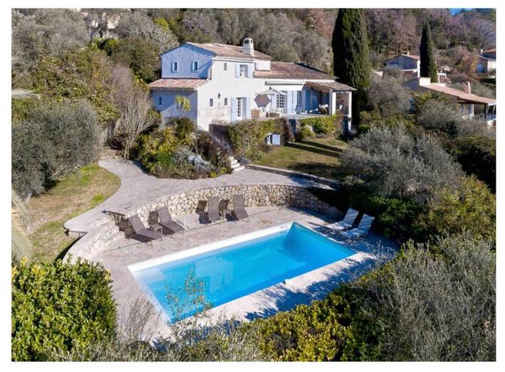 Location de vacances pour 13 personnes, avec jardin ainsi que vue et piscine à Mouans-Sartoux