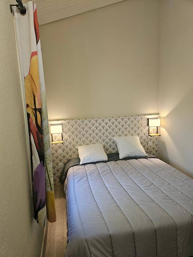 Joli Cottage Confort 1 chambre en forêt au Village Vacances in Mareuil-sur-Lay-Dissais, Région de La Roche-sur-Yon