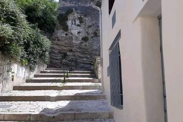 Gîte pour 2 personnes, avec jacuzzi dans Arenes D Arles
