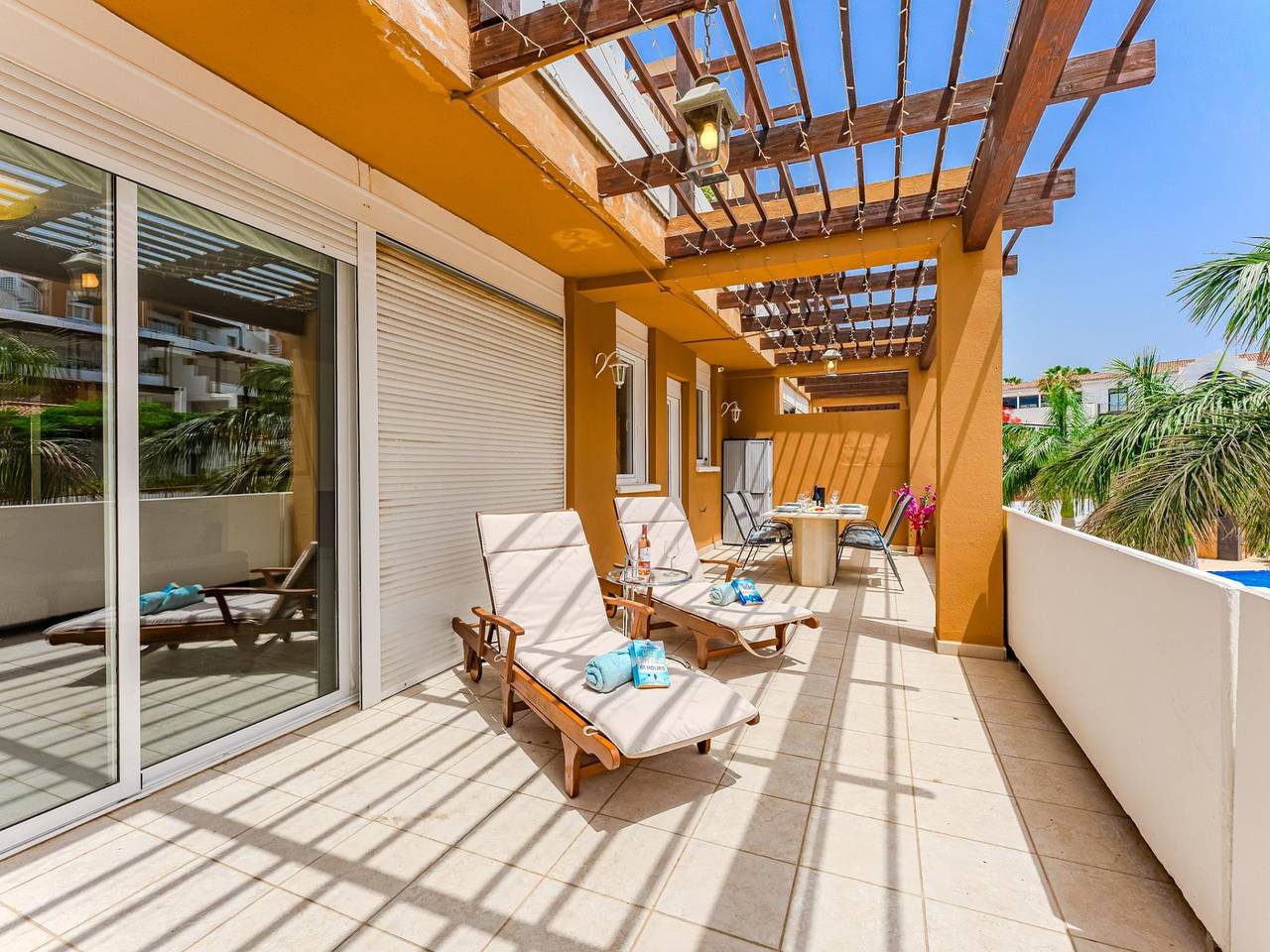 Entire holiday apartment, Sea View Oasis - Pool, Terrace, WiFi, 200m to Beach in Amarilla Golf, San Miguel de Abona