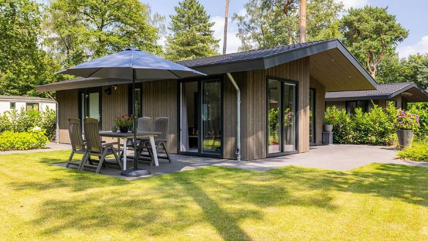 Ferienhaus für 4 Personen, mit Pool und Garten in Oirschot