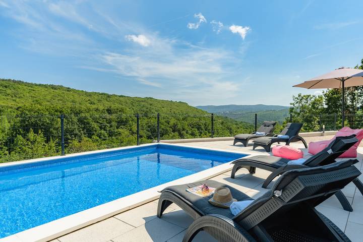Villa für 6 Personen, mit Terrasse und Pool in Labin