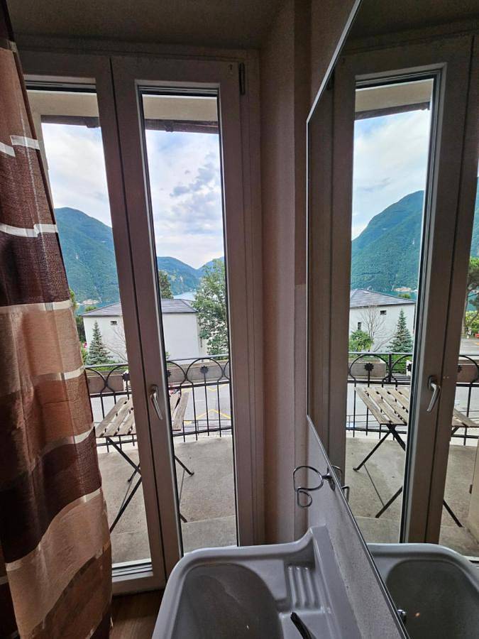 Chambre d’hôte pour 2 personnes, avec vue sur le lac ainsi que vue et balcon à Lugano - 3