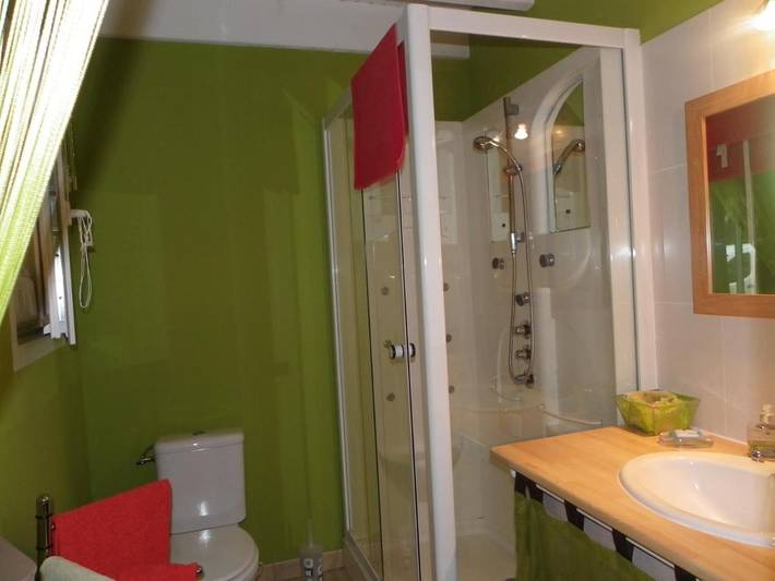 Location de vacances pour 2 personnes, avec vue et jardin à Gémozac - 3