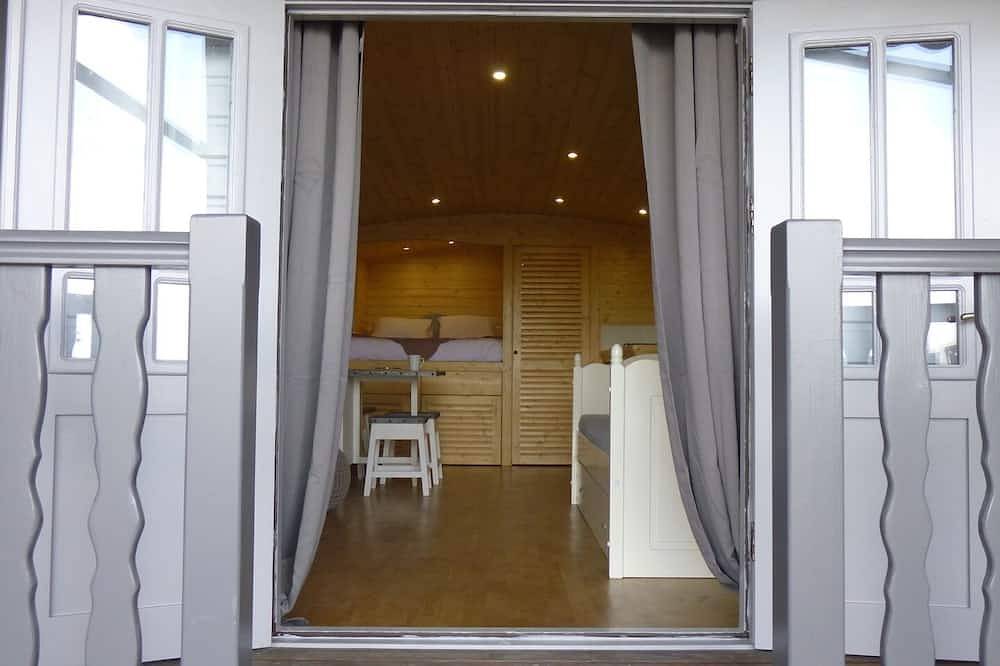 Roulotte , Canoë , 4 vélos Marais Poitevin La Rochelle in Vix, Fontenay-le-Comte