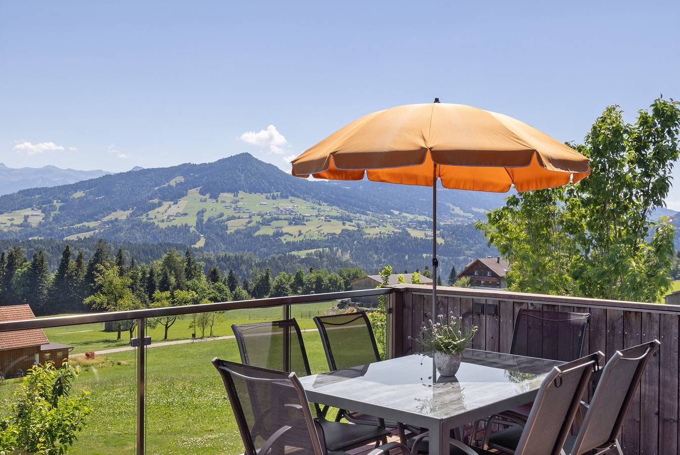 Appartement entier, Appartement 'Böhler' avec vue sur les montagnes, Wi-Fi et climatisation in Doren, Bodensee-Vorarlberg