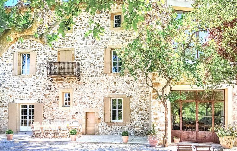 Location de vacances pour 2 personnes, avec terrasse ainsi que jardin et piscine à Thézan-des-Corbières - 2
