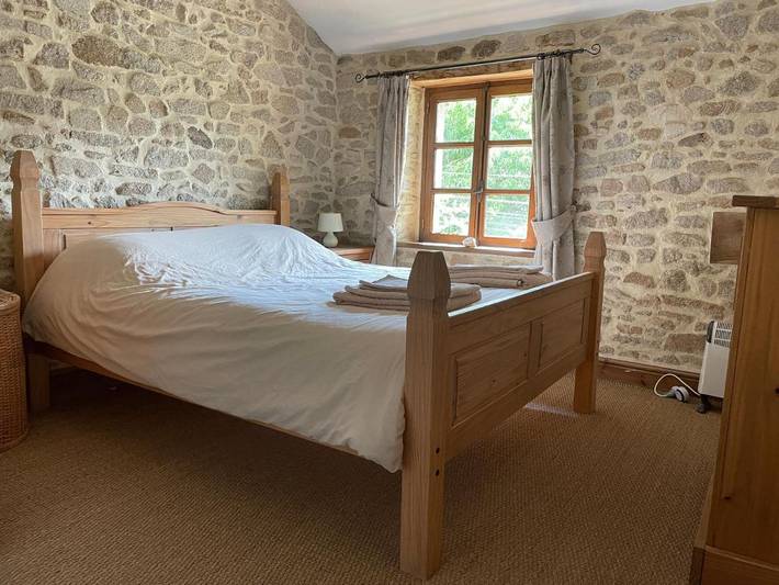 Location de vacances pour 8 personnes, avec terrasse ainsi que piscine et jardin, animaux acceptés à La Chapelle-Montbrandeix - 4