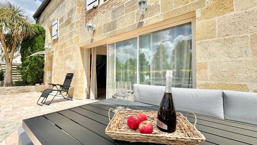 Location de vacances pour 12 personnes, avec piscine et sauna ainsi que jardin et jacuzzi, adapté aux familles à Cubnezais - 4