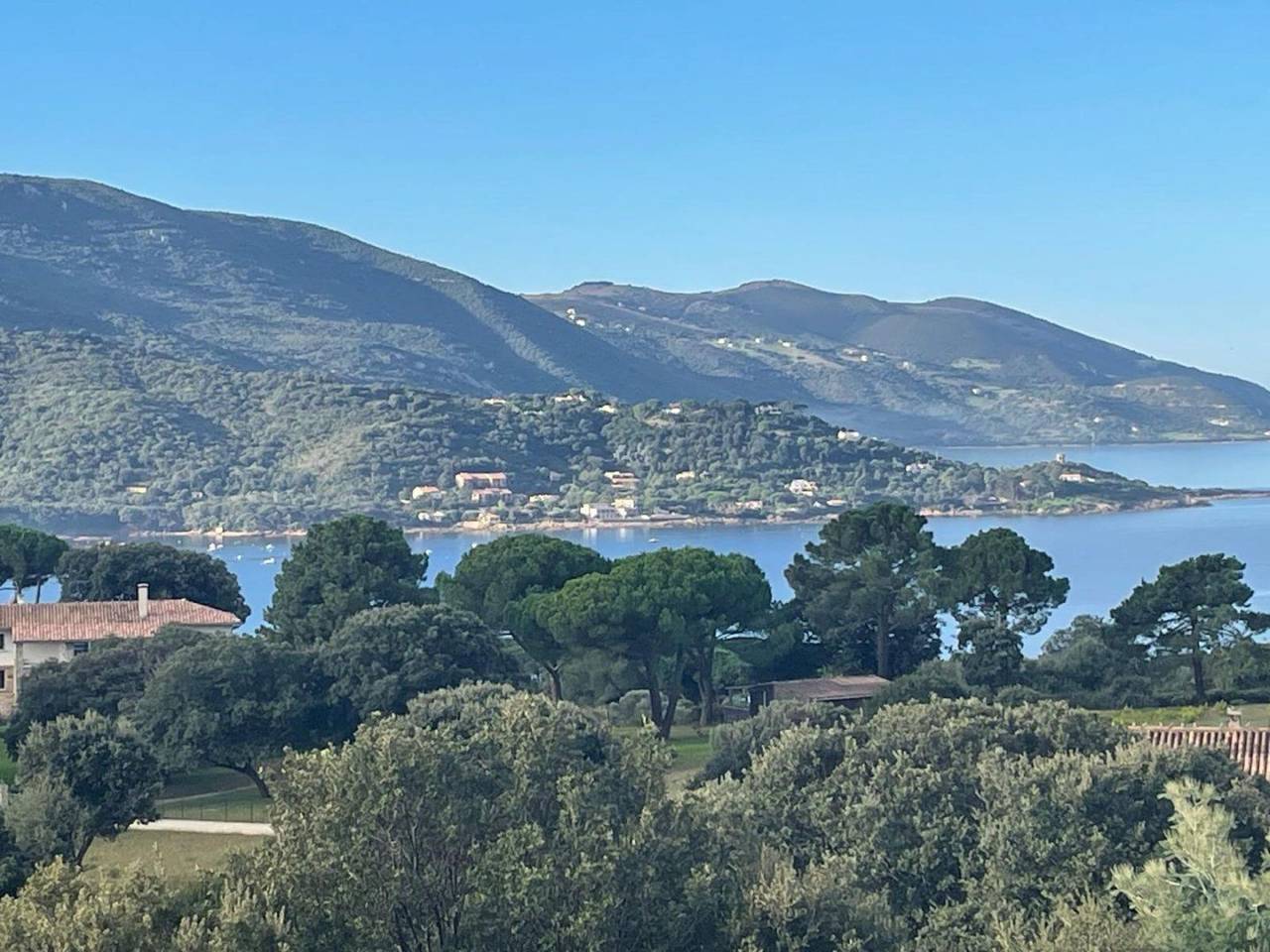 Haus in der Nähe von Meer und Bergen, atemberaubende Aussicht. in Tiuccia, Sant'Andréa-d'Orcino