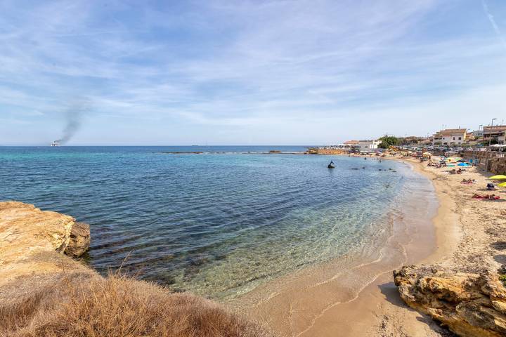 Appartamento intero, Camera 'L'Angolo- Camera 4 con terrazza in comune, Wi-Fi e aria condizionata in Porto Torres, Provincia di Sassari