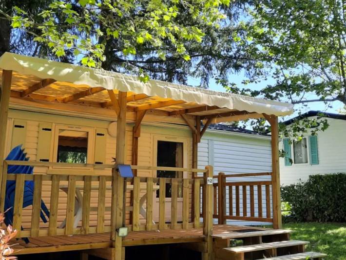 Mobil home pour 4 personnes, avec terrasse à Désaignes