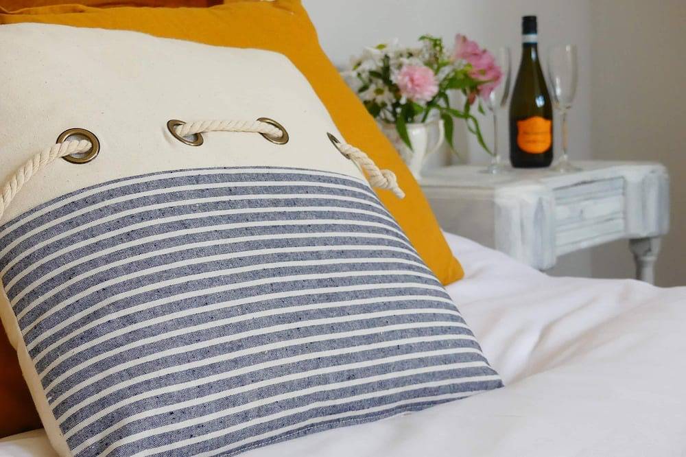Entire apartment, Alnmouth Close to Beach and golf with Private Parking and Pet Friendly in Alnmouth, Northumberland