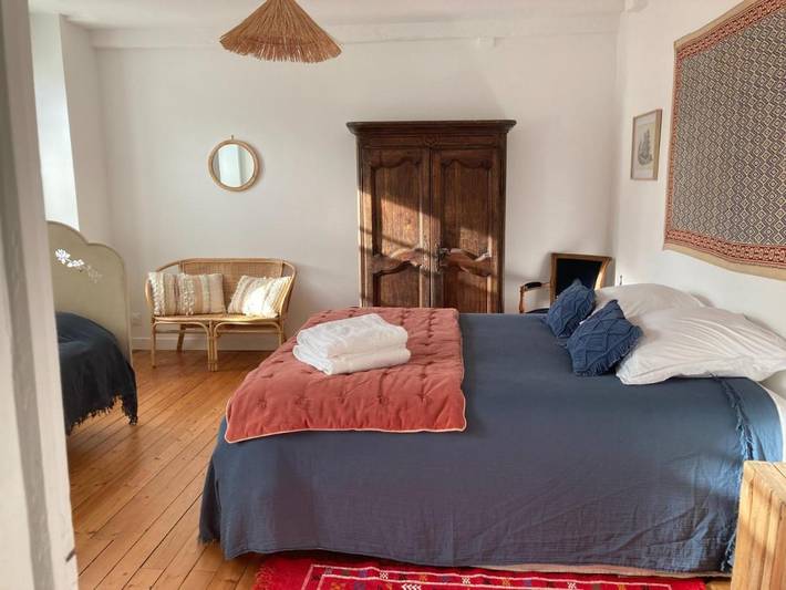 Location de vacances pour 11 personnes, avec jardin à Noyers