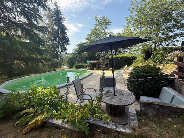 Gîte pour 2 personnes, avec Terrasse ainsi que Piscine et Vue à Solignac (homonymie) - 2