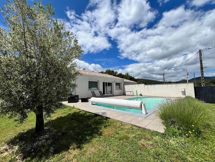 Location de vacances pour 8 personnes, avec jardin et piscine ainsi que terrasse et vue à Le Bousquet-d'Orb