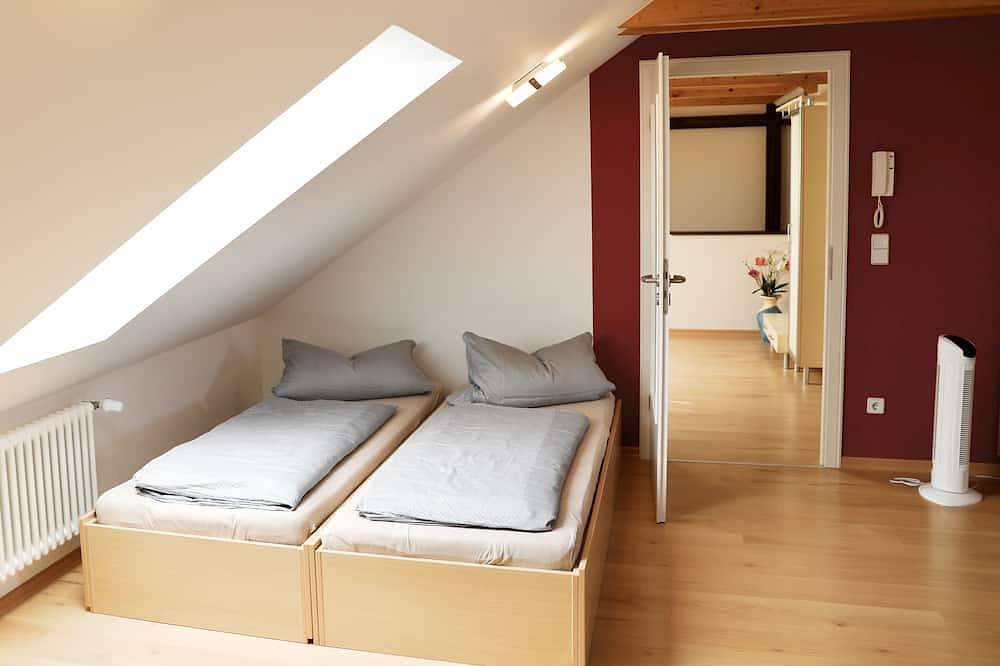 Ganze Wohnung, Ferienwohnung, 80qm, 1 Schlafzimmer, 1 Wohn-Schlafzimmer, max. 4 Personen in Wilsdruff, Osterzgebirge