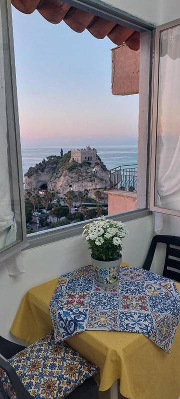 Ferienwohnung für 4 Personen, mit Terrasse und Ausblick, mit Haustier in Tropea