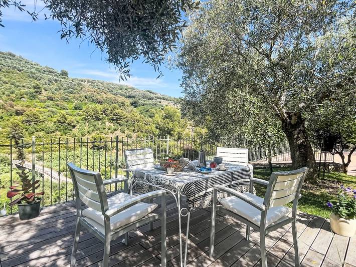 Ferienwohnung für 4 Personen, mit Terrasse und Garten sowie Ausblick in Cipressa