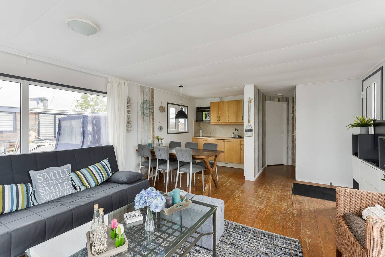 Ganze Wohnung, Bright and Comfortable Houseboat in Aalsmeer, Nordholland