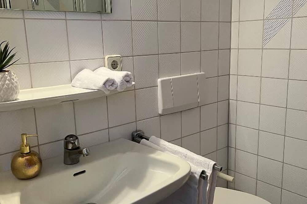 Ganze Wohnung, Schönes Doppelzimmer mit Balkon in Steinsfeld, Taubertal