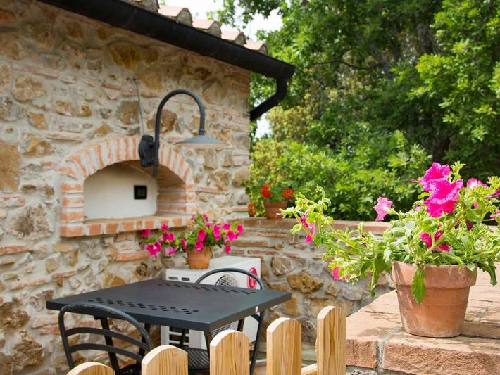 Agriturismo per 3 persone, con terrazza e piscina nonché giardino in Monterotondo Marittimo