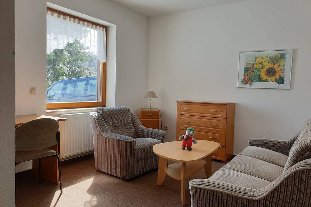 Ganze Wohnung, Apartment \"Wiesengrund\", ebenerdig im gruppenfreundlichen Haus Werraquelle in Neuhaus am Rennweg, Rennsteig