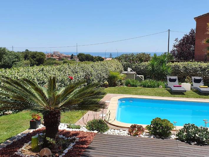 Chambre d’hôte pour 3 personnes, avec terrasse et vue ainsi que piscine et jardin à Alella