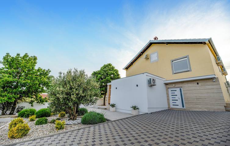 Ferienhaus für 10 Personen, mit Terrasse und Pool in Zadar - 4
