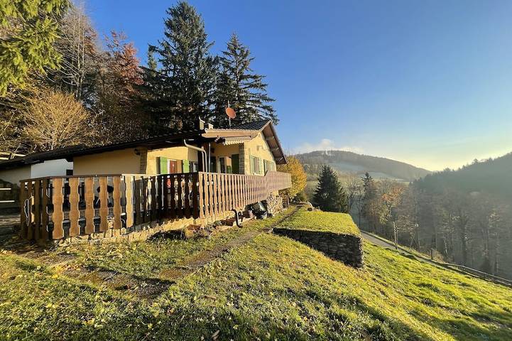 Chalet Tranquille au Milieu de la Nature Avec vue Époustouflante in Asuel, La Baroche