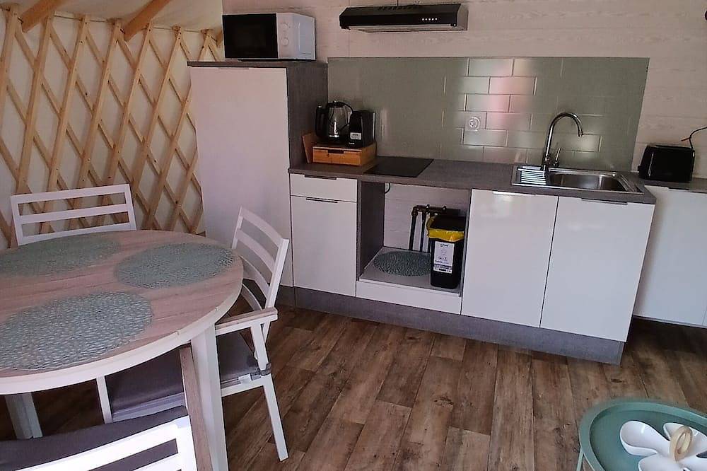 Yurt-des voyageurs-Confortable-Baño privado con bañera-Sin vista in Clermont-Créans, Sarthe