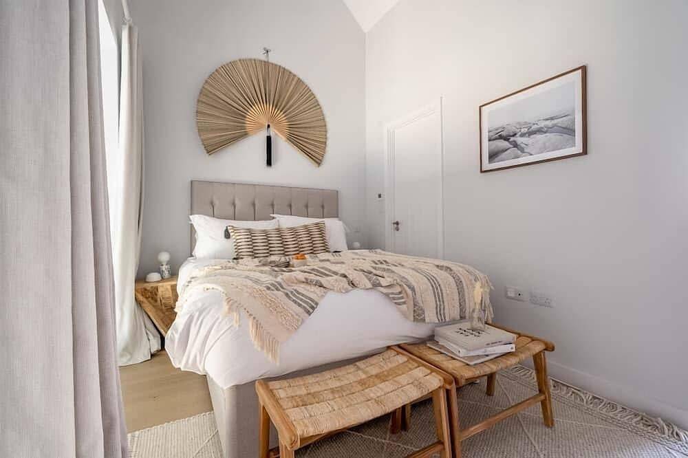 15 Cannery Row sleeps 6 with estuary views in Hayle, Cornwall