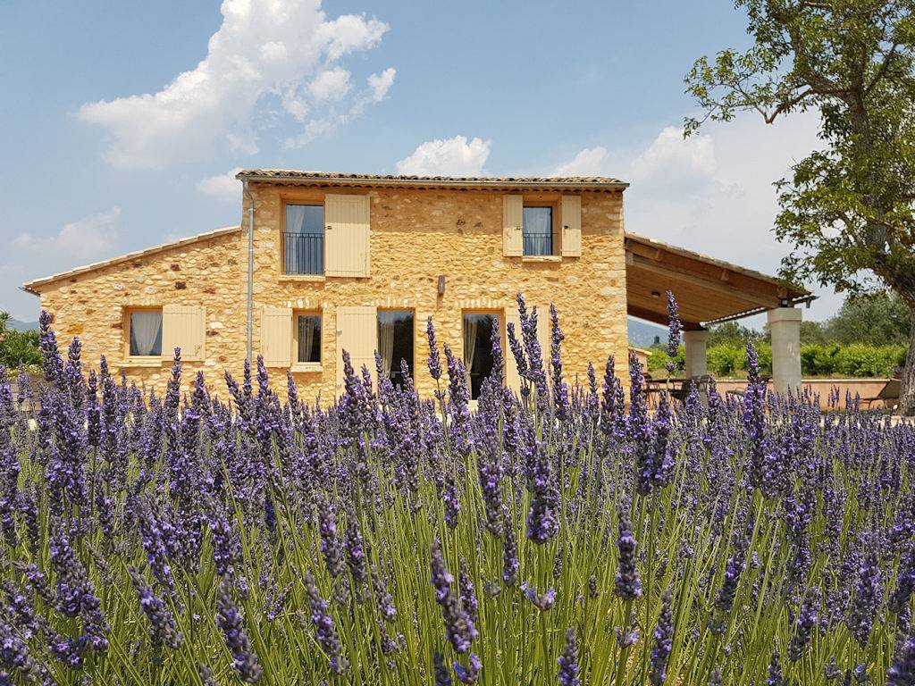 Bastidon avec piscine chauffée et jardin privatif in Villars, Parc naturel régional du Luberon
