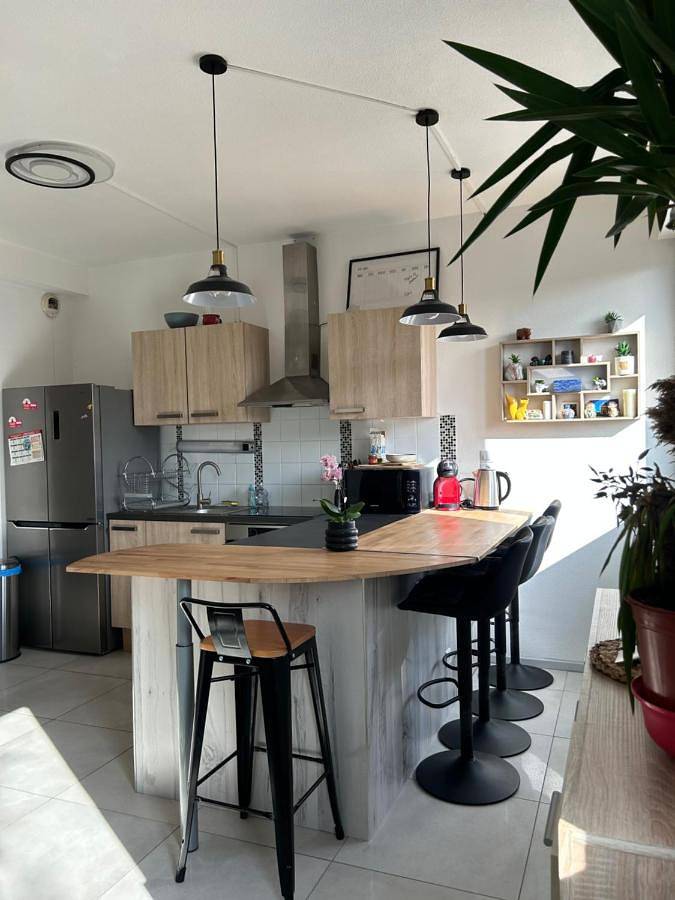 Appartement entier, Two-Bedroom Apartment with Balcony in Montbéliard, Doubs