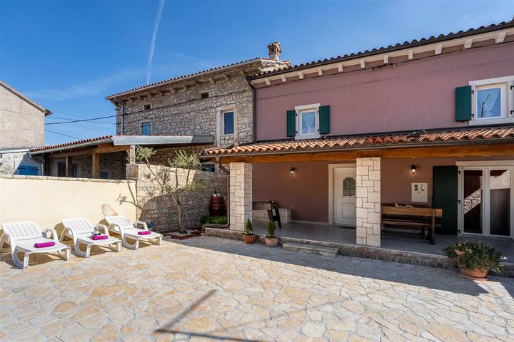 Ferienhaus für 5 Personen, mit Pool und Garten