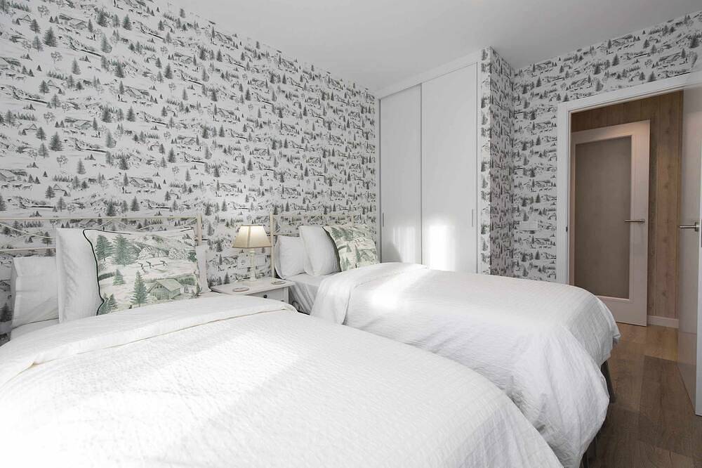 Entire apartment, El Ciervo de Santa María by Bevalle in Panticosa (Ski), Panticosa