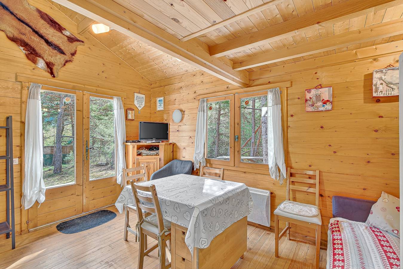 Chalet "Le Mazet" avec vue sur les montagnes, terrasse privée et Wi-Fi in Méolans-Revel, Région de Barcelonnette