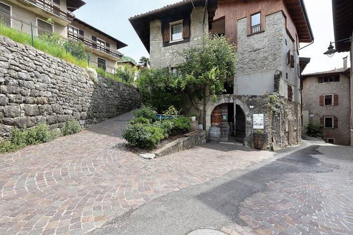 Gîte pour 5 personnes, avec jardin et balcon à Tenno