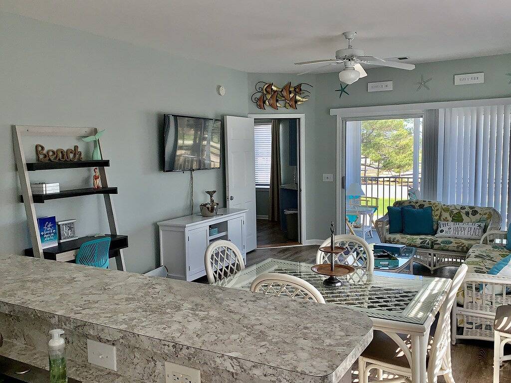 Ganze Wohnung, It's a beautiful time to visit! Golf course, 3rd floor, elevator, pet friendly! in Sunset Beach (NC), Brunswick County