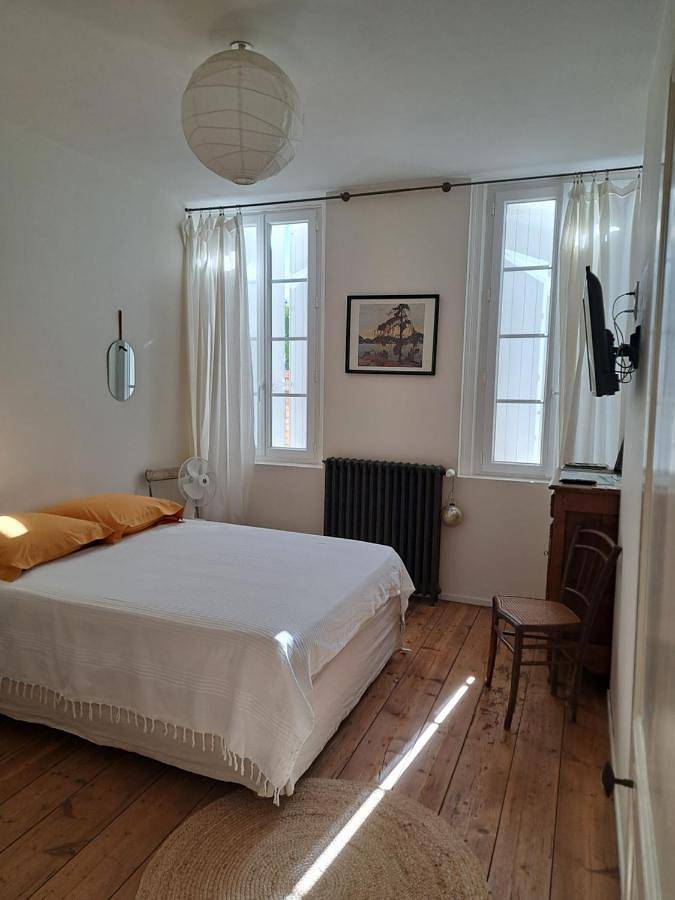 Chambre d’hôte pour 2 personnes, avec Terrasse ainsi que Jardin et Vue à Angeac-Champagne