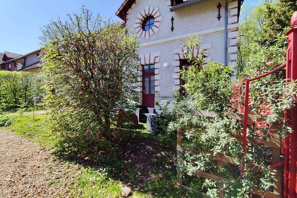 Encantadora casa de vacaciones con parking, admite mascotas, cerca de Tours in Ballan-Miré, Región de Tours