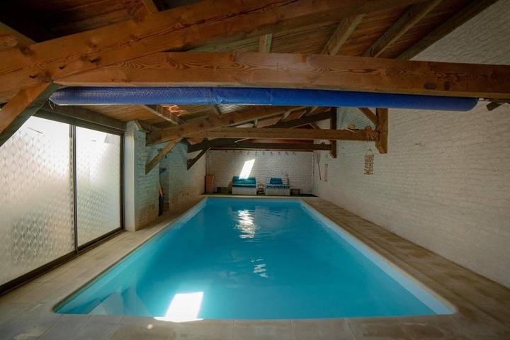Chambre d’hôte pour 2 personnes, avec Terrasse ainsi que Jardin et Piscine à La Jarrie