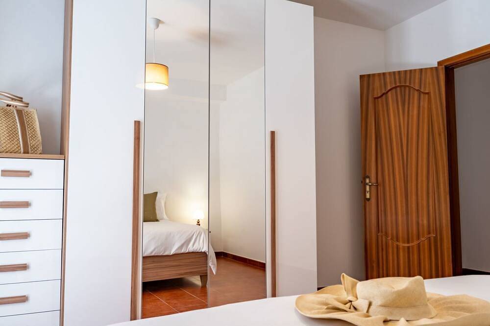Entire apartment, Wohnung am Meer 'Casa Serafina Sinfonia in Letojanni, Messina Province
